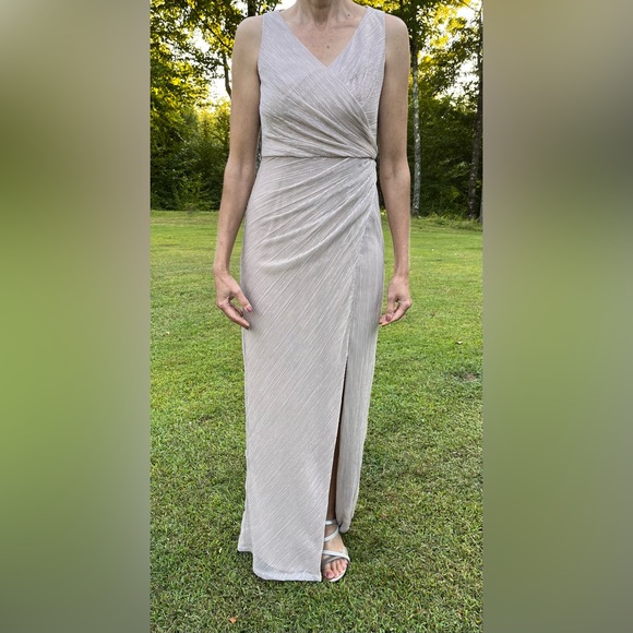 Oleg Cassini Formal Gown - Picture 1 of 8